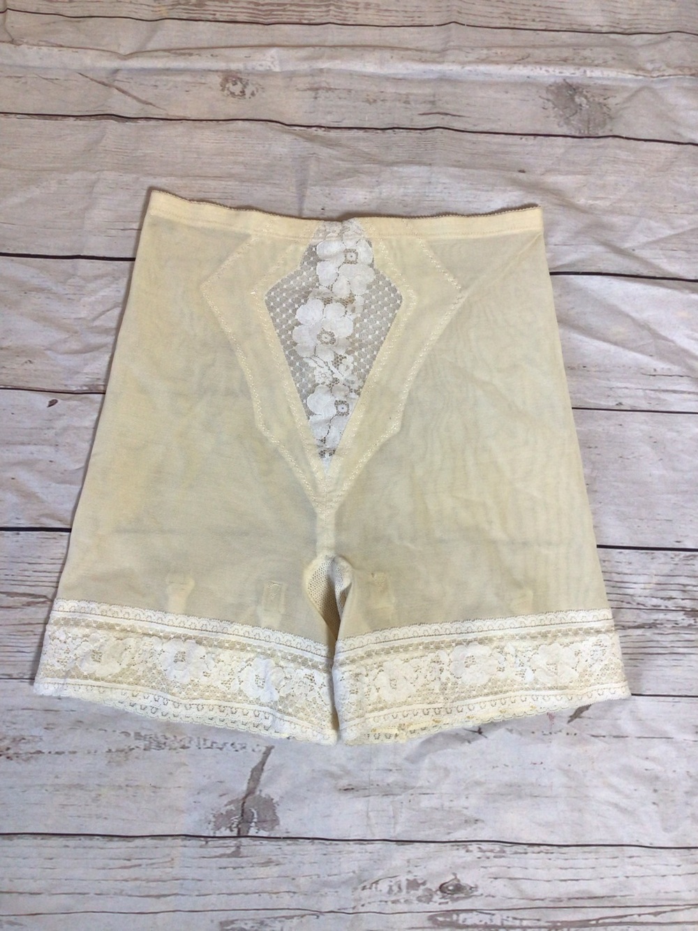 Vintage Vassarette Underneath It All Panty Girdle Shaper Long Leg Size L Lace.